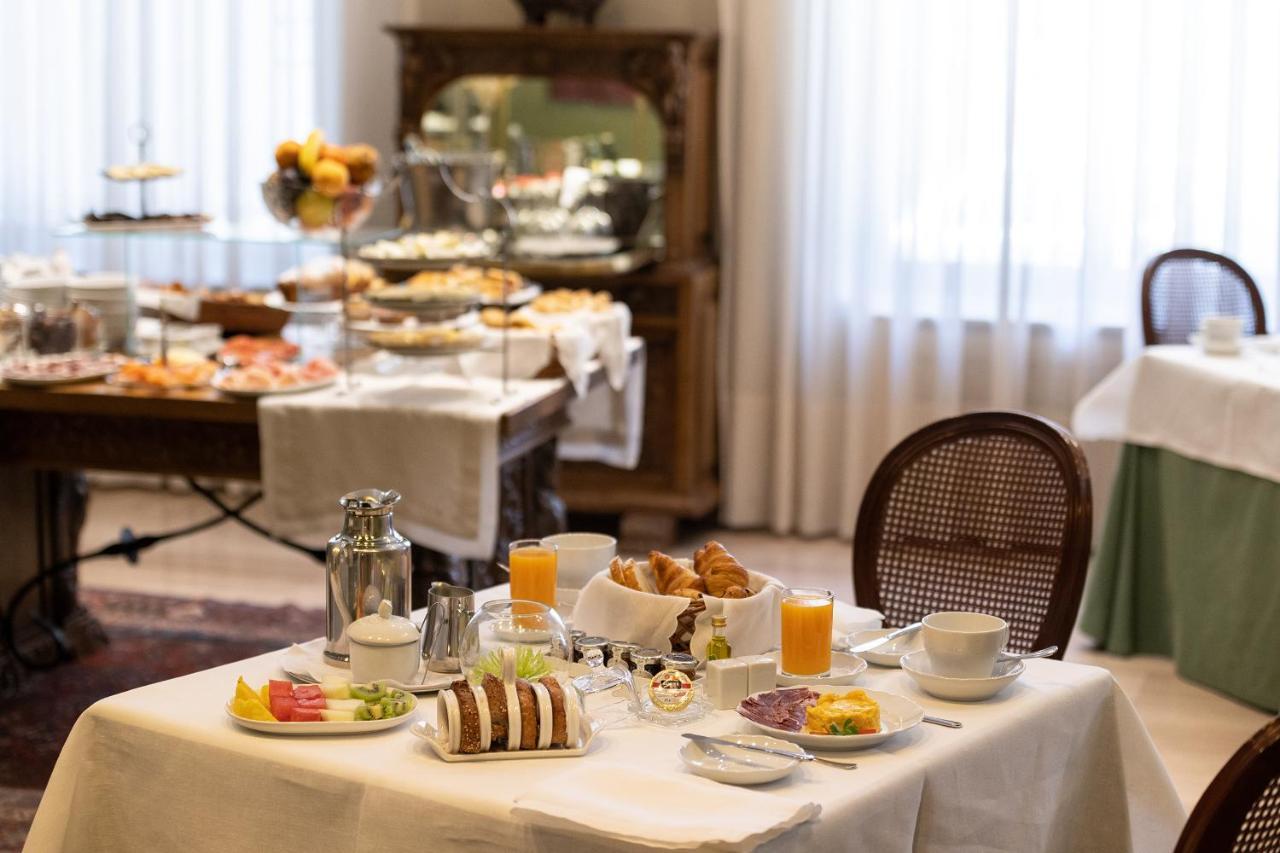 Hotel Rector ซาลามังกา ภายนอก รูปภาพ Breakfast at the hotel