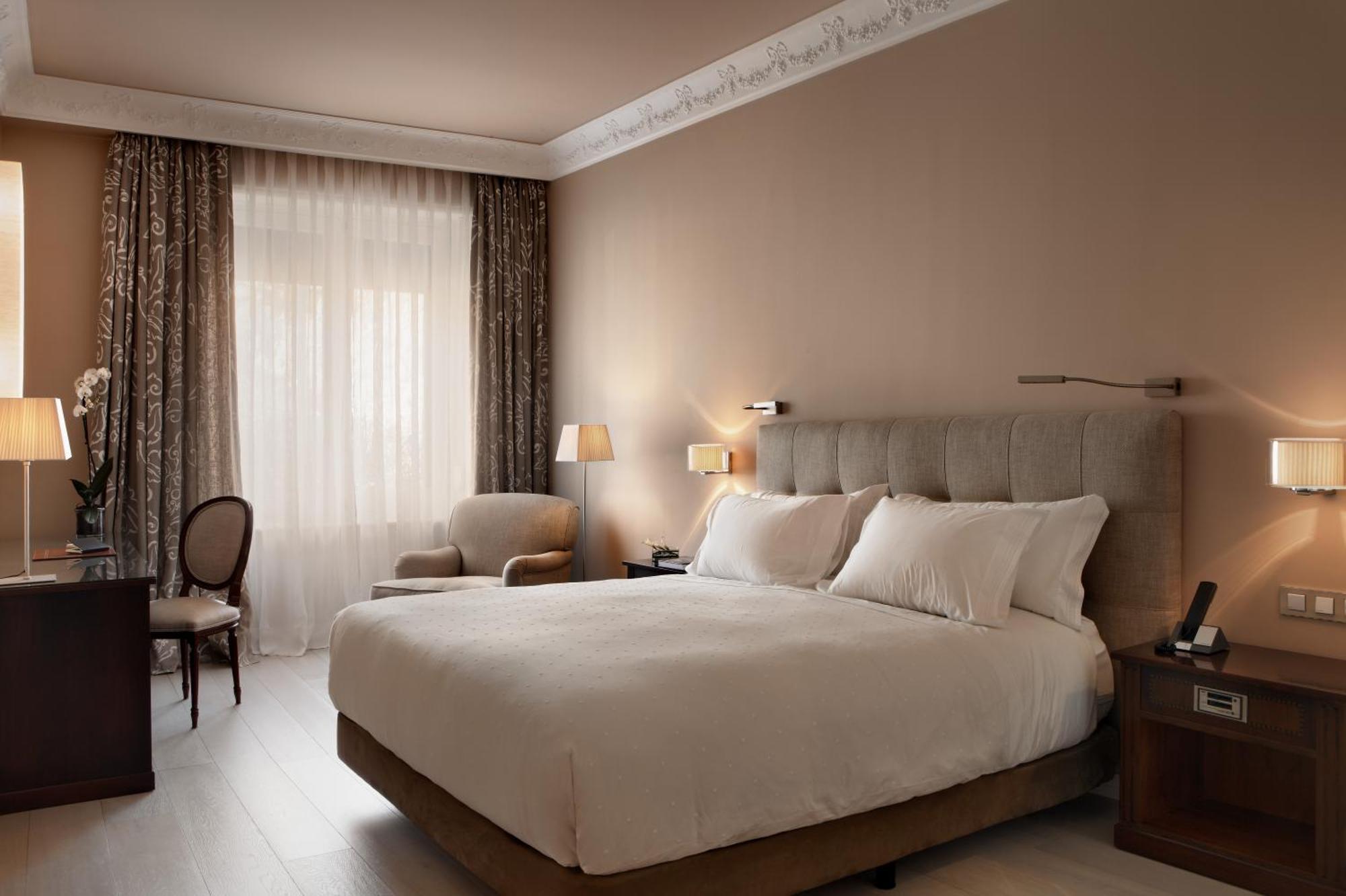 Hotel Rector ซาลามังกา ภายนอก รูปภาพ A bedroom at the hotel