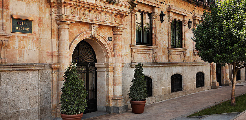 Hotel Rector ซาลามังกา ภายนอก รูปภาพ The entrance of the hotel