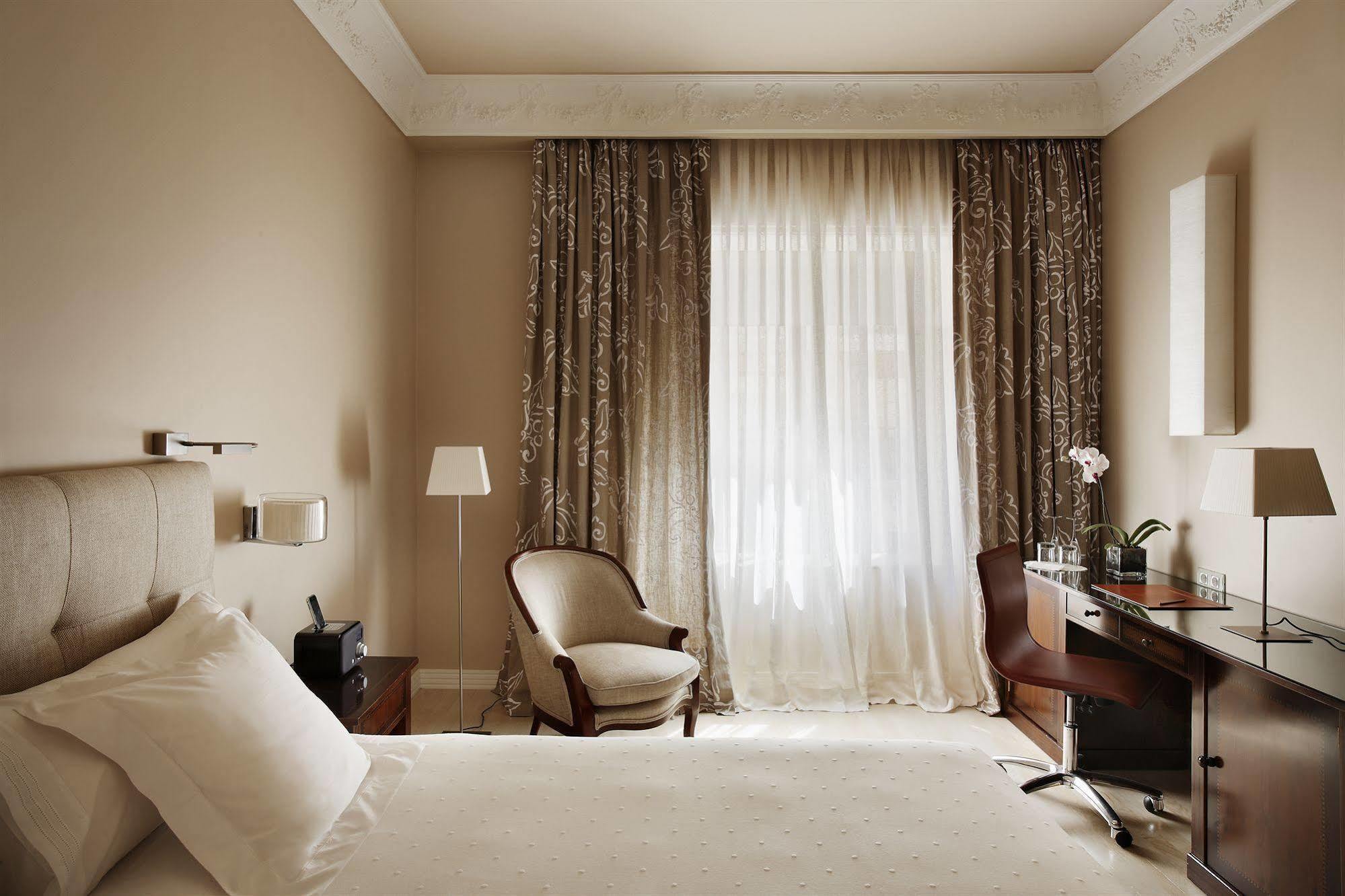 Hotel Rector ซาลามังกา ภายนอก รูปภาพ A bedroom at the hotel