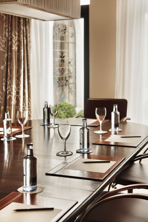 Hotel Rector ซาลามังกา ภายนอก รูปภาพ A meeting room at the hotel