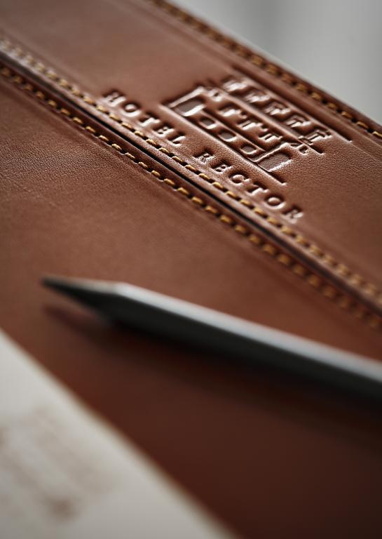 Hotel Rector ซาลามังกา ภายนอก รูปภาพ Detail of a leather shoe